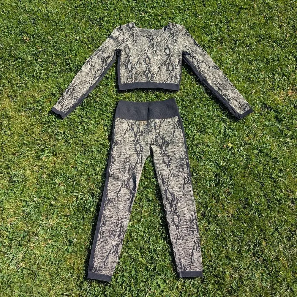 Fabletics Kamila Seamless Snakeskin Long Sleeve Crop Top & Leggings Set S